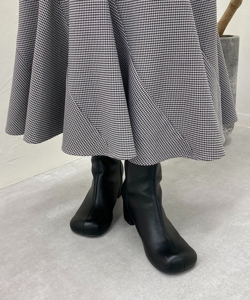 CAPRICIEUX LE'MAGE（カプリシューレマージュ）の「ラウンドトゥアンクルブーツ（ブーツ・レディース・ブラック/ホワイト系その他・38/36/37）」の14枚目の写真