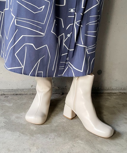 CAPRICIEUX LE'MAGE（カプリシューレマージュ）の「ラウンドトゥアンクルブーツ（ブーツ・レディース・ブラック/ホワイト系その他・38/36/37）」の15枚目の写真