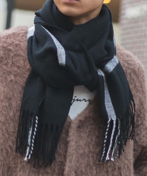 WEGO（ウィゴー）の「WEGO/ボリュームマフラー（ストール/ショール・レディース・ブラック/ベージュ/ネイビー/グレー/ブラック系その他/グレー系その他/ワイン・FREE）」の3枚目の写真