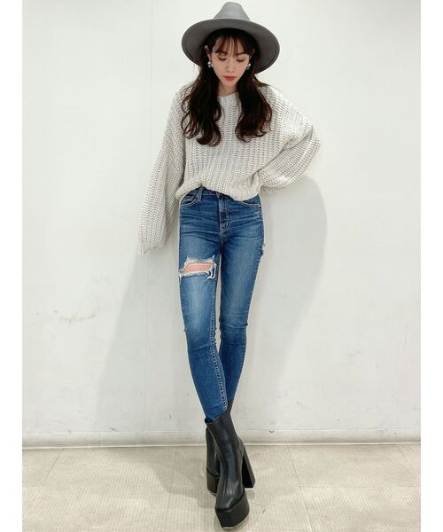 GYDA(ジェイダ)の「ミドルウエスト BACK RIPPEDスキニーデニムパンツ(デニムパンツ・レディース・インディゴブルー/ブルー・SMALL/MEDIUM/X-SMALL)」の4枚目の写真