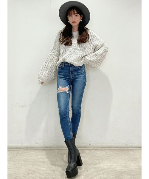 GYDA(ジェイダ)の「ミドルウエスト BACK RIPPEDスキニーデニムパンツ(デニムパンツ・レディース・インディゴブルー/ブルー・SMALL/MEDIUM/X-SMALL)」の5枚目の写真