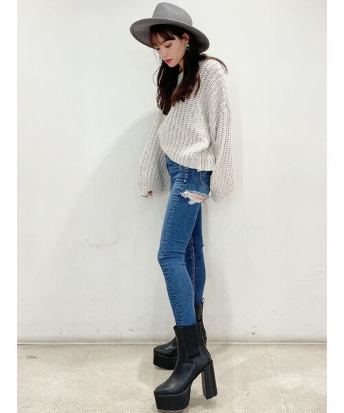 GYDA(ジェイダ)の「ミドルウエスト BACK RIPPEDスキニーデニムパンツ(デニムパンツ・レディース・インディゴブルー/ブルー・SMALL/MEDIUM/X-SMALL)」の7枚目の写真