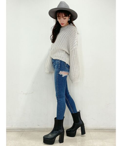 GYDA(ジェイダ)の「ミドルウエスト BACK RIPPEDスキニーデニムパンツ(デニムパンツ・レディース・インディゴブルー/ブルー・SMALL/MEDIUM/X-SMALL)」の9枚目の写真