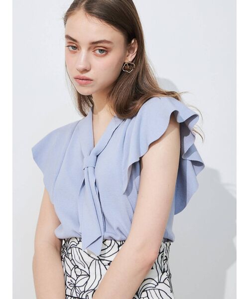 MERCURYDUO（マーキュリーデュオ）の「ボウタイ付ラッフルコンパクトニット（ニット/セーター・レディース・ライトブルー/オフホワイト/ベビーピンク/グレー/ブラック・FREE）」の4枚目の写真