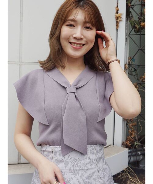 MERCURYDUO（マーキュリーデュオ）の「ボウタイ付ラッフルコンパクトニット（ニット/セーター・レディース・ライトブルー/オフホワイト/ベビーピンク/グレー/ブラック・FREE）」の3枚目の写真