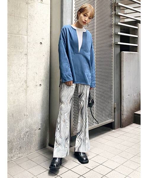 EMODA（エモダ）の「Vネックオーバートップ（Tシャツ/カットソー・レディース・ブラック/ブルー/アイボリー・FREE）」の5枚目の写真