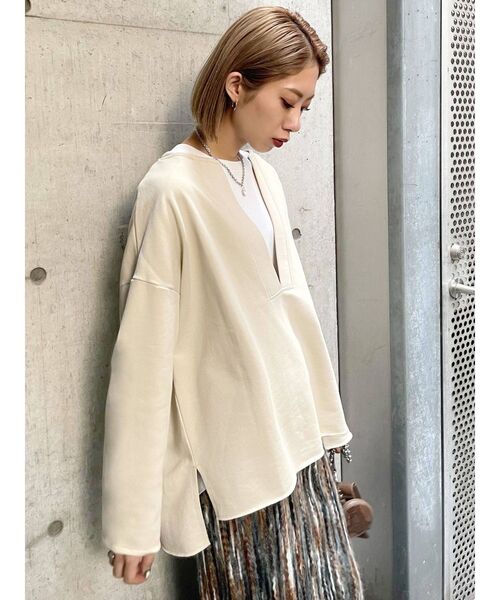 EMODA（エモダ）の「Vネックオーバートップ（Tシャツ/カットソー・レディース・ブラック/ブルー/アイボリー・FREE）」の7枚目の写真