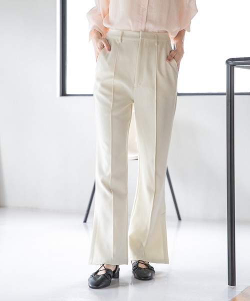 mysty woman（ミスティウーマン）の「カラバリフレアスリットパンツ 266547（スラックス・レディース・ブラック/ベージュ/サックスブルー/ピンク/アイボリー/グリーン系/ピンク系・SMALL/MEDIUM/LARGE）」の2枚目の写真