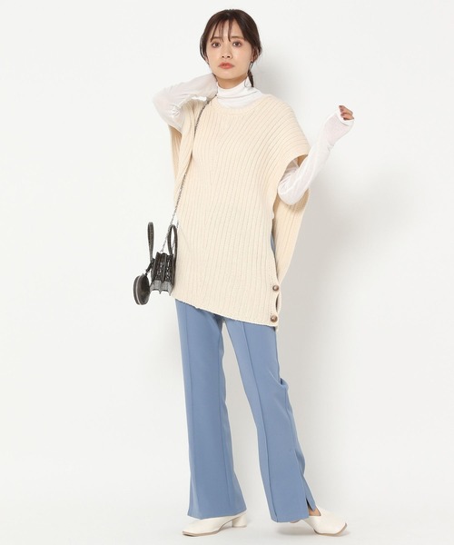 mysty woman（ミスティウーマン）の「カラバリフレアスリットパンツ 266547（スラックス・レディース・ブラック/ベージュ/サックスブルー/ピンク/アイボリー/グリーン系/ピンク系・SMALL/MEDIUM/LARGE）」の11枚目の写真