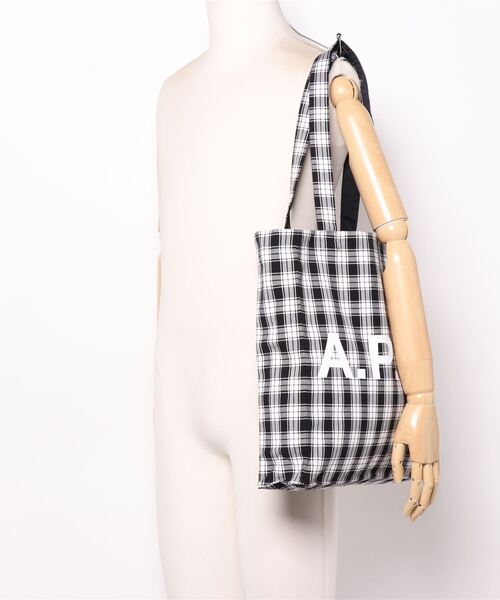A.P.C.（アーペーセー）の「TOTE LOU　22P（トートバッグ・レディース・ブラック系その他・ONESIZE）」の5枚目の写真
