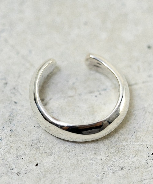 NARRATIVE PLATOON(ナラティブ プラトゥーン)の「NARRATIVE PLATOON:Mini bashed ear cuff ミニ バッシュド イヤーカフ(イヤーカフ・メンズ・シルバー・FREE)」の4枚目の写真