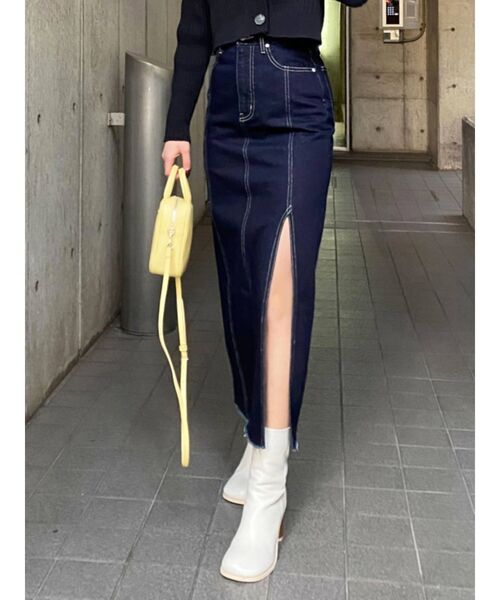 EMODA（エモダ）の「ディープスリットデニムロングスカート（スカート・レディース・ライトブルー/インディゴブルー・SMALL/MEDIUM）」の3枚目の写真