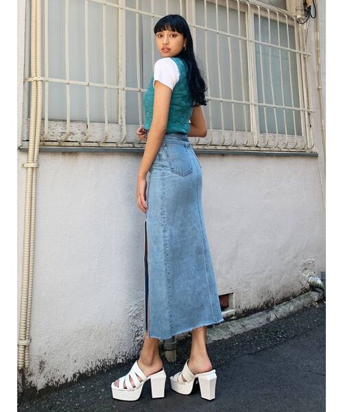 EMODA（エモダ）の「ディープスリットデニムロングスカート（スカート・レディース・ライトブルー/インディゴブルー・SMALL/MEDIUM）」の10枚目の写真