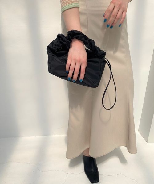LOWRYS FARM（ローリーズファーム）の「クシュクシュハンドルＢＡＧ　268483（ショルダーバッグ・レディース・オフホワイト/ブラック/グリーン・FREE）」の3枚目の写真