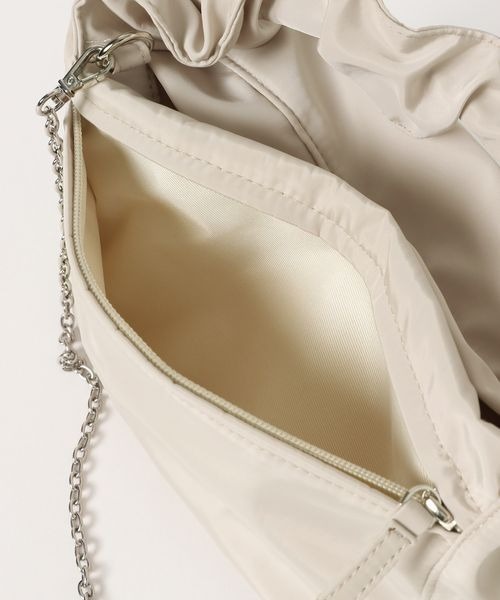 LOWRYS FARM（ローリーズファーム）の「クシュクシュハンドルＢＡＧ　268483（ショルダーバッグ・レディース・オフホワイト/ブラック/グリーン・FREE）」の11枚目の写真