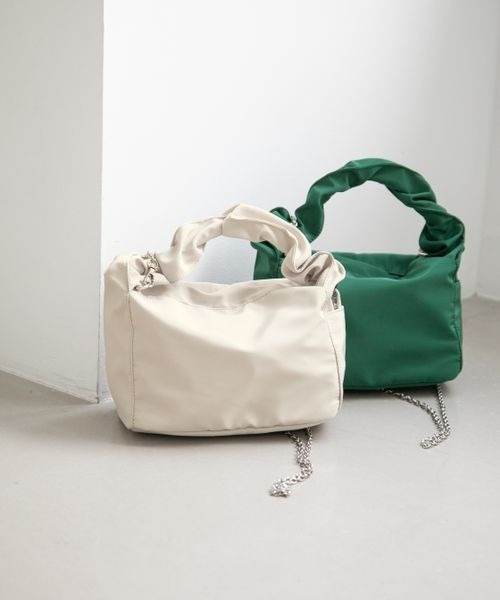 LOWRYS FARM（ローリーズファーム）の「クシュクシュハンドルＢＡＧ　268483（ショルダーバッグ・レディース・オフホワイト/ブラック/グリーン・FREE）」の4枚目の写真