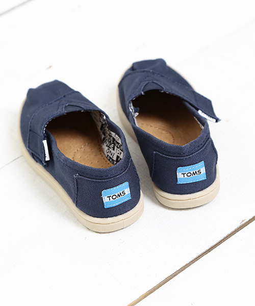 TOMS(トムス)の「TOMS / <KIDS>CLASSIC 13~16㎝(その他シューズ・キッズ・ネイビー/レッド・17/15 /16/13/14)」の12枚目の写真