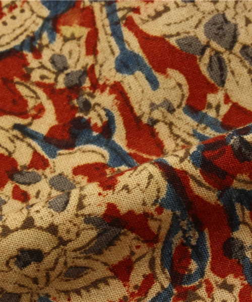 BEAMS PLUS(ビームスプラス)の「BEAMS PLUS / フラワープリント ストール(ストール/ショール・メンズ・レッド/ベージュ・ONE SIZE)」の4枚目の写真