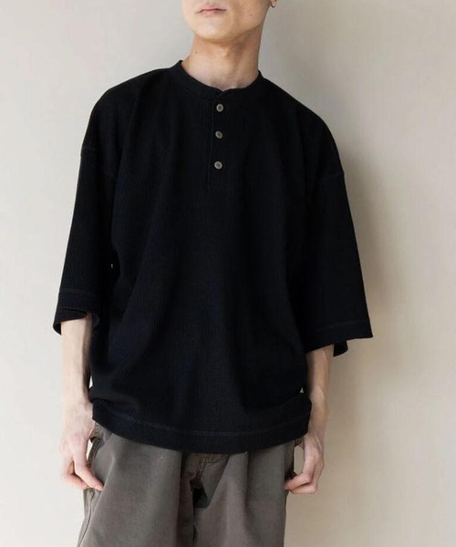 CRAFT STANDARD BOUTIQUE（クラフトスタンダードブティック）の「ワッフルヘンリーネックBIGプルオーバー　＊（Tシャツ/カットソー・メンズ・ブラック/アイボリー/カーキ・LL/M/L）」の3枚目の写真
