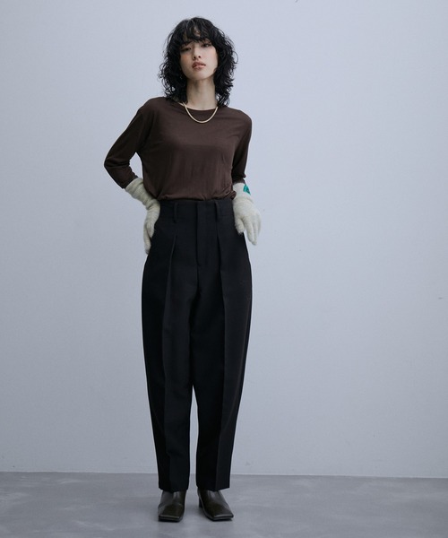 ADAM ET ROPE'（アダムエロペ）の「【サステナブル】バナナコクーンシルエットパンツ（スラックス・レディース・サックスブルー/ホワイト/ブラック・38/36）」の18枚目の写真