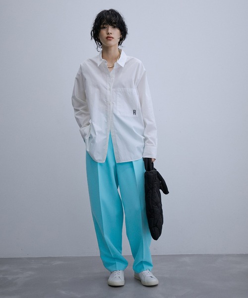 ADAM ET ROPE'（アダムエロペ）の「【サステナブル】バナナコクーンシルエットパンツ（スラックス・レディース・サックスブルー/ホワイト/ブラック・38/36）」の17枚目の写真