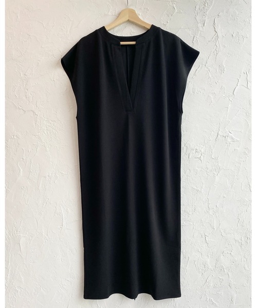 She's Closet（シーズクローゼット）の「深Vネックバック