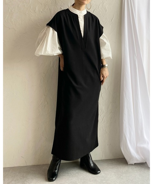 2023✨美品✨cloth&cros Vネックカフタンロングワンピース ベージュ She's Closet(シーズクローゼット)の「深Vネックバック