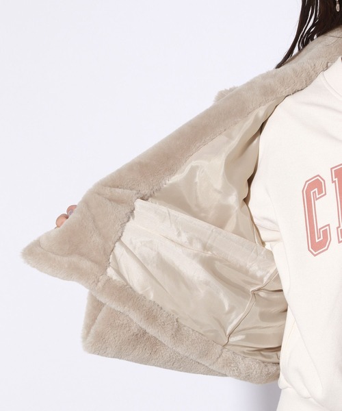 repipi armario（レピピ アルマリオ）の「モコモコファーコンパクト