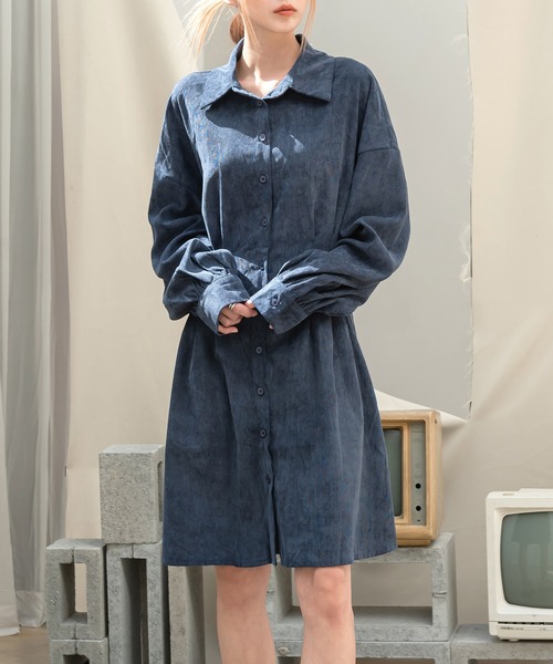 UNE MANSION（ユヌマンション）の「コーデュロイミディカラーワンピース（シャツワンピース・レディース・ネイビー/ブラウン・FREE）」の2枚目の写真