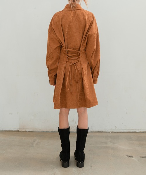 UNE MANSION（ユヌマンション）の「コーデュロイミディカラーワンピース（シャツワンピース・レディース・ネイビー/ブラウン・FREE）」の5枚目の写真