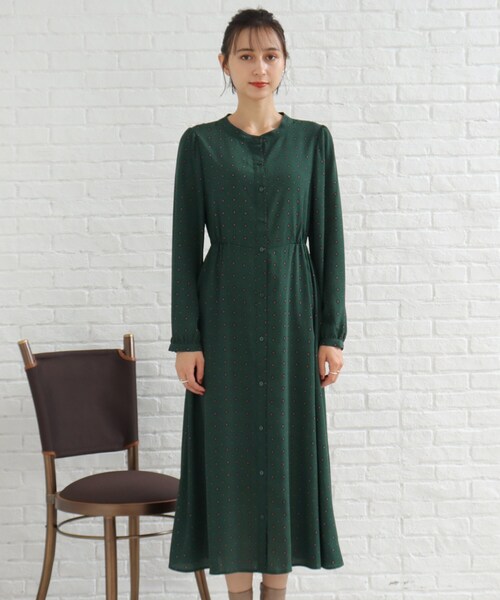 SHOO・LA・RUE（シューラルー）の「◆【レトロな小紋柄・小花柄】バンドカラーワンピース（ワンピース・レディース・ブラウン系1/ブラック系6/ダークグリーン系/ダークブラウン系6・02/03/04）」の5枚目の写真
