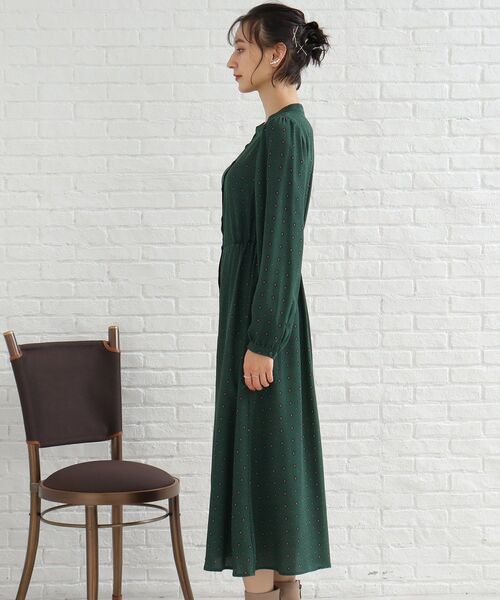 SHOO・LA・RUE（シューラルー）の「◆【レトロな小紋柄・小花柄】バンドカラーワンピース（ワンピース・レディース・ブラウン系1/ブラック系6/ダークグリーン系/ダークブラウン系6・02/03/04）」の6枚目の写真
