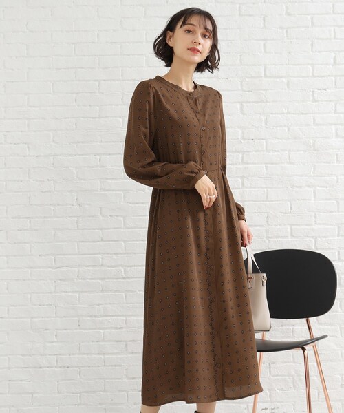 SHOO・LA・RUE（シューラルー）の「◆【レトロな小紋柄・小花柄】バンドカラーワンピース（ワンピース・レディース・ブラウン系1/ブラック系6/ダークグリーン系/ダークブラウン系6・02/03/04）」の14枚目の写真