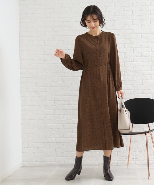 SHOO・LA・RUE（シューラルー）の「◆【レトロな小紋柄・小花柄】バンドカラーワンピース（ワンピース・レディース・ブラウン系1/ブラック系6/ダークグリーン系/ダークブラウン系6・02/03/04）」の15枚目の写真