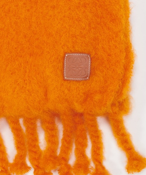 LOEWE（ロエベ）の「スカーフ (モヘア&ウール)（マフラー・レディース・ホワイト/オリーブ・ONE SIZE）」の3枚目の写真