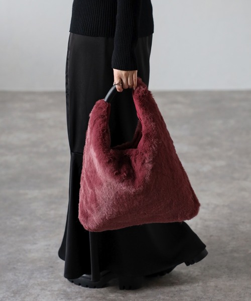 GUSCIO（グッシオ）の「【グッシオベーシック】フェイクファー　トライアングルトートバッグ（トートバッグ・レディース・ワイン/ブラック/アイボリー/グレー/ブラウン/ピンク・FREE）」の21枚目の写真