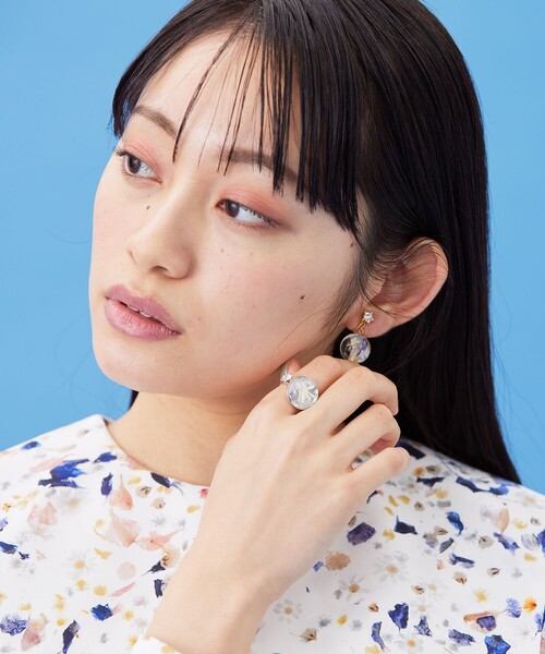 ANEVER（アンエバー）の「CRYSTAL フラワー リング（リング・レディース・ゴールド系/シルバー系・F）」の4枚目の写真