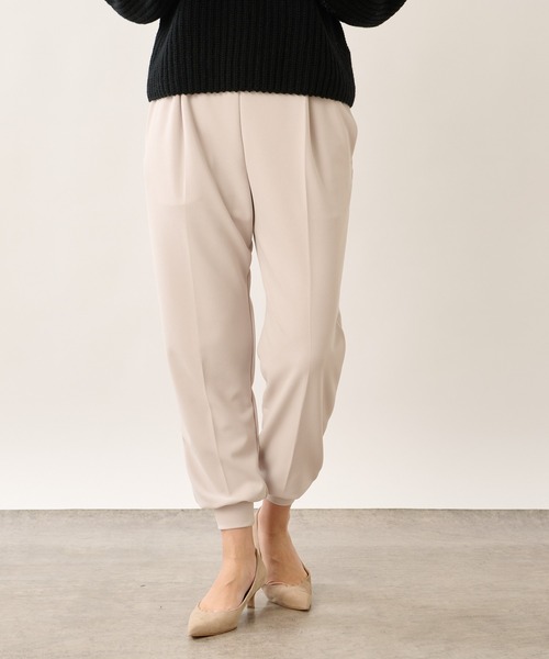 OUVRAGE CLASSE(ウヴラージュクラス)の「センタープレスジョガーパンツ(その他パンツ・レディース・ブラック/グレイッシュベージュ・FREE)」の4枚目の写真