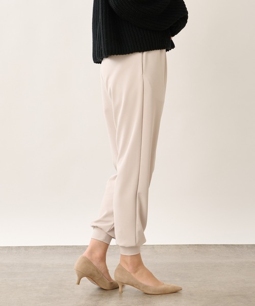 OUVRAGE CLASSE(ウヴラージュクラス)の「センタープレスジョガーパンツ(その他パンツ・レディース・ブラック/グレイッシュベージュ・FREE)」の6枚目の写真