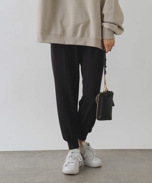 OUVRAGE CLASSE(ウヴラージュクラス)の「センタープレスジョガーパンツ(その他パンツ・レディース・ブラック/グレイッシュベージュ・FREE)」の22枚目の写真