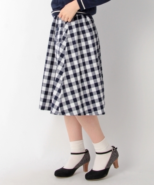 THE EMPORIUM（ジエンポリアム）の「前ボタンミディスカート（スカート・レディース・ホワイト/ベージュ/ブルー/ブルー系1・38）」の8枚目の写真