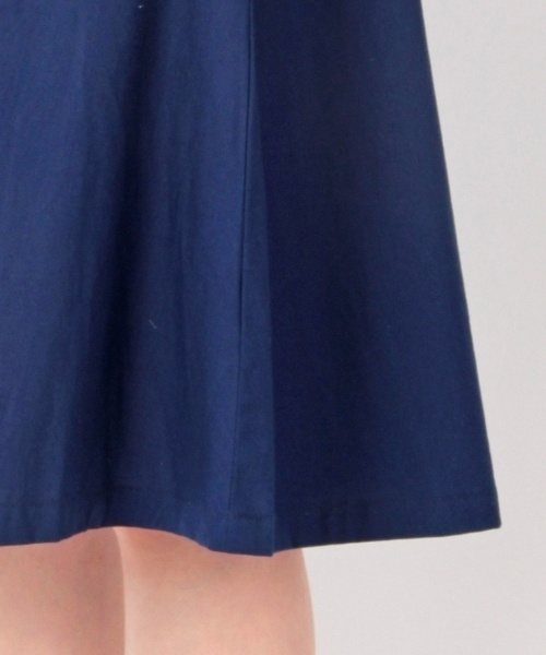 THE EMPORIUM（ジエンポリアム）の「前ボタンミディスカート（スカート・レディース・ホワイト/ベージュ/ブルー/ブルー系1・38）」の12枚目の写真
