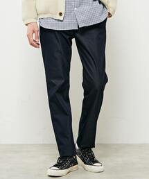 サテンストレッチスリムテーパードパンツ