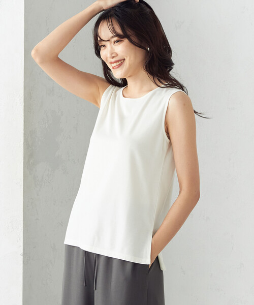 COMME CA ISM（コムサイズム）の「タンクトップ（タンクトップ・レディース・ホワイト/ベージュ/レッド/チャコール・MEDIUM/LARGE）」の2枚目の写真