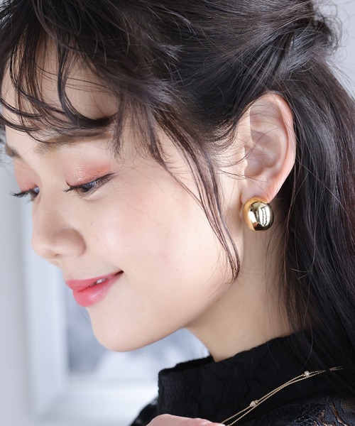 atlo(アトロ)の「丸みスクエアピアス 結婚式 同窓会 オケージョン お呼ばれ(ピアス(両耳用)・レディース・シルバー/ゴールド・FREE)」の8枚目の写真