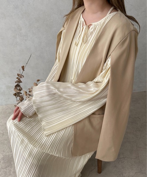 apres jour clair(アプレジュールクレア)の「【apres jour clair】2wayプリーツワンピース【ZOZOTOWN限定アイテム】(ワンピース・レディース・ベージュ/ダークブラウン/ライトベージュ/アイボリー・X-LARGE/フリー)」の2枚目の写真