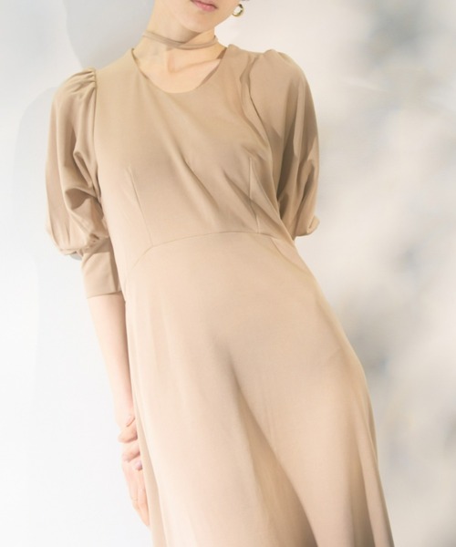 DRWCYS（ドロシーズ）の「チョーカー風 ロングフレアワンピ  Tuker-style long flared dress（ワンピース・レディース・オフホワイト/ブラック/ベージュ・FREE）」の15枚目の写真