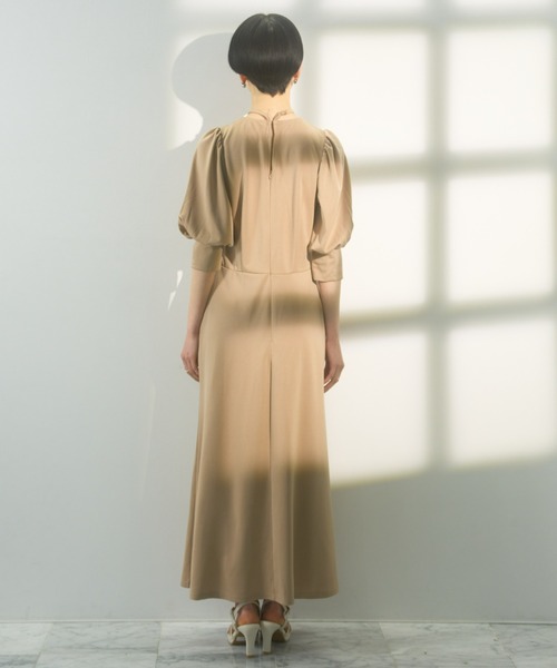 DRWCYS（ドロシーズ）の「チョーカー風 ロングフレアワンピ  Tuker-style long flared dress（ワンピース・レディース・オフホワイト/ブラック/ベージュ・FREE）」の19枚目の写真