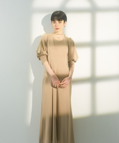 DRWCYS（ドロシーズ）の「チョーカー風 ロングフレアワンピ  Tuker-style long flared dress（ワンピース・レディース・オフホワイト/ブラック/ベージュ・FREE）」の12枚目の写真