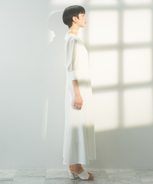 DRWCYS（ドロシーズ）の「チョーカー風 ロングフレアワンピ  Tuker-style long flared dress（ワンピース・レディース・オフホワイト/ブラック/ベージュ・FREE）」の8枚目の写真